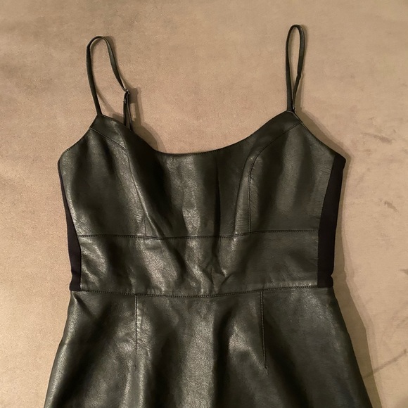 Sling sheath feather dress - Picture 2 of 4